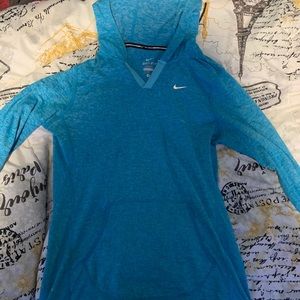 nike workout long sleeve hoodie